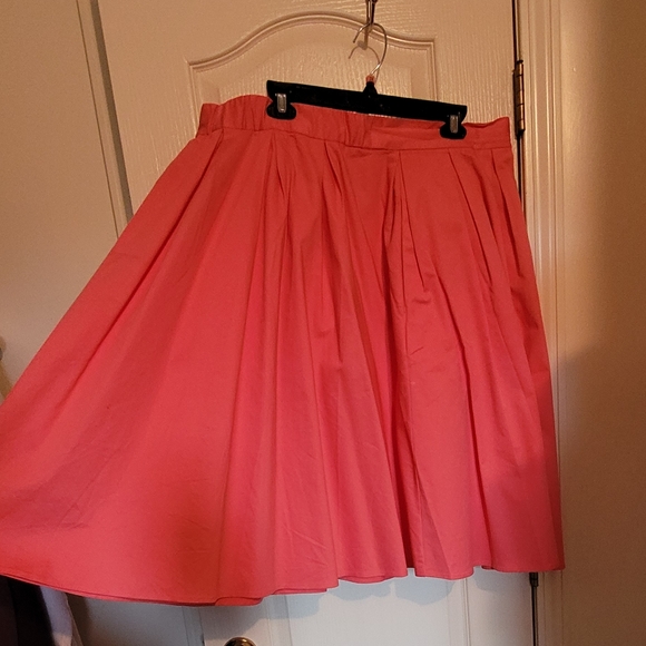Pink Skirt with Pockets - Picture 3 of 4